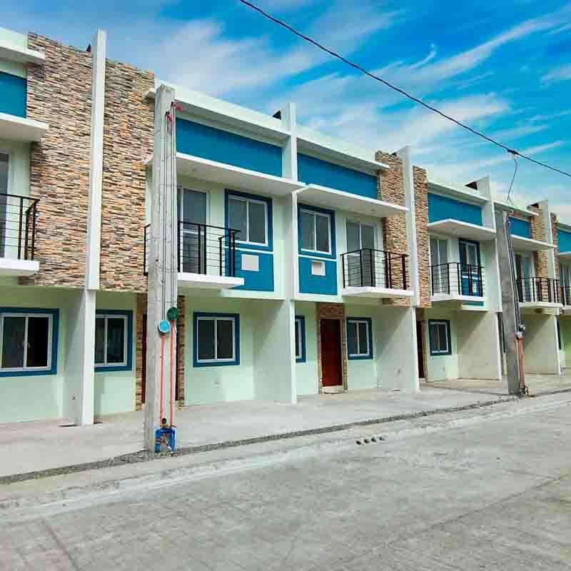 DULALIA EXECUTIVE VILLAGE VALENZUELA