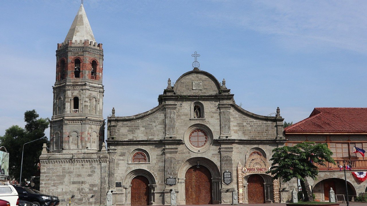 Savor the Flavors – Must-Visit Eateries Near Barasoain Church